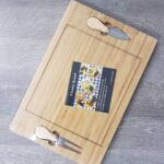 Дошка 24*36*1,7см сирна з ножами